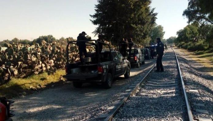 Agreden pobladores a militares para defender a huachicoleros