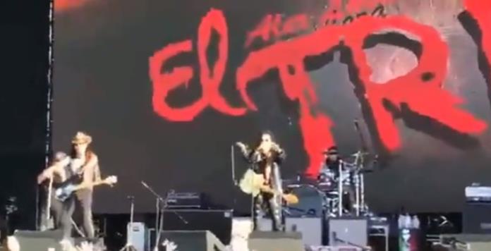 Captan a Alex Lora dedicando grito de “ehhh p…” a AMLO en concierto (VIDEO)
