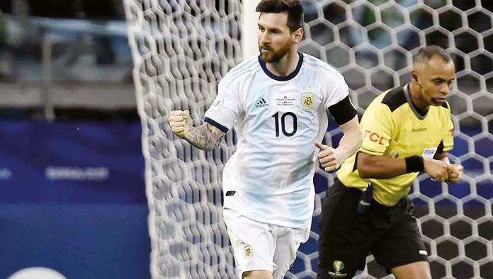 Argentina empata con Messi al rescate