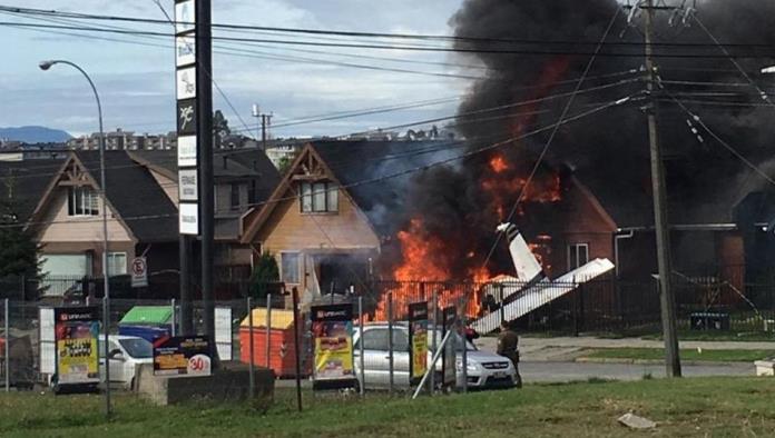 Avioneta se estrelló sobre vivienda, hay 6 muertos