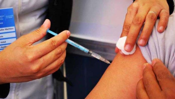Vacuna la Secretaría de Salud contra influenza