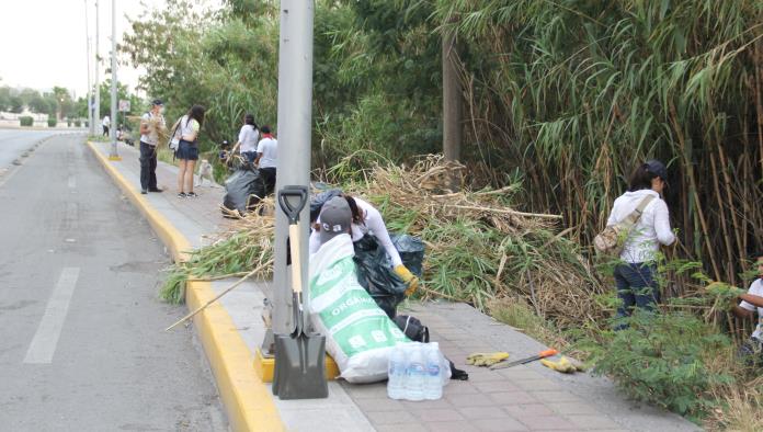 Se unen jóvenes para limpiar Río Monclova