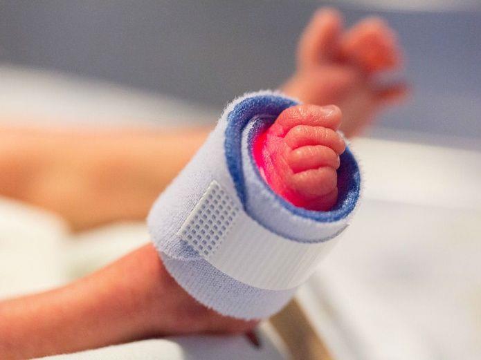 La milagrosa historia del bebé que pesó 790 gramos al nacer