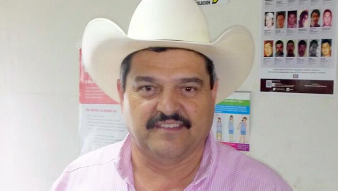 Alcalde de Villa Unión gestiona obras para beneficio de ciudadanía