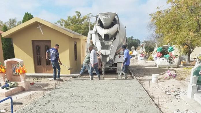 Avanzan trabajos de remodelación del panteón municipal