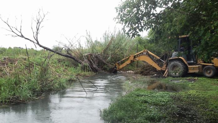 Limpian acequias en Allende