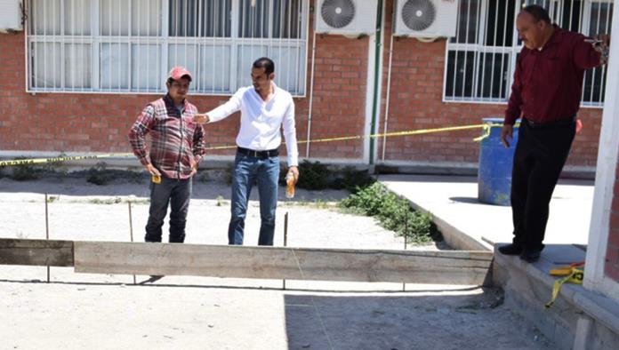 Instalan mesas para receso en escuela Benito Juárez
