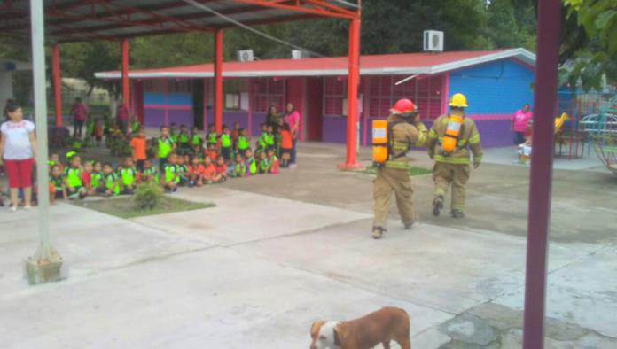 Simulacro de incendio en jardín de niños