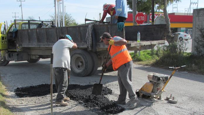 Realizan bacheo