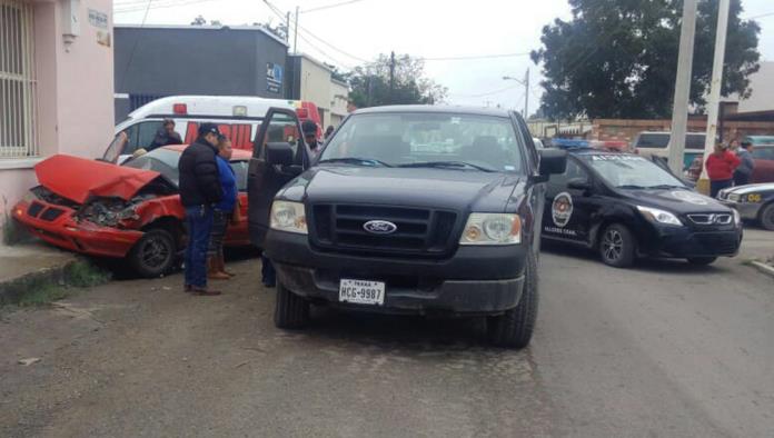 Aparatoso accidente en cruce de Hidalgo y Cuauhtémoc