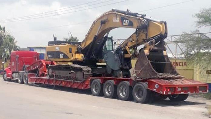 Máquina daña puente entre Morelos y Allende