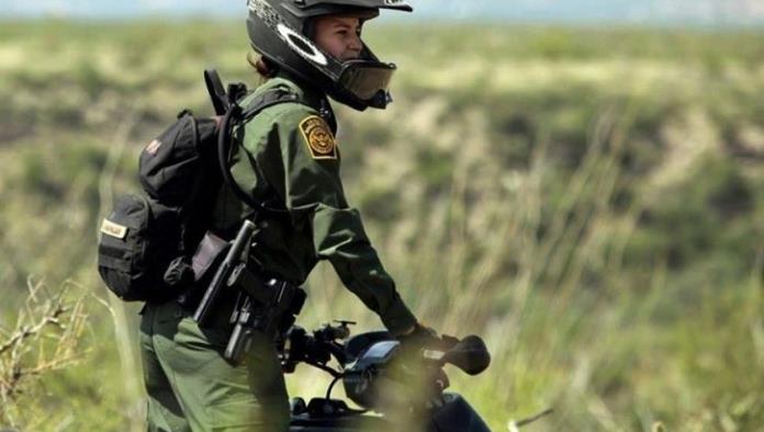 Agentes fronterizos de EU prueban cámaras corporales