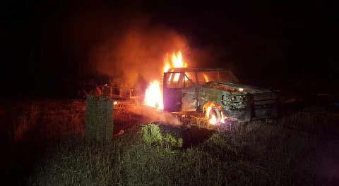 Se incendia camioneta