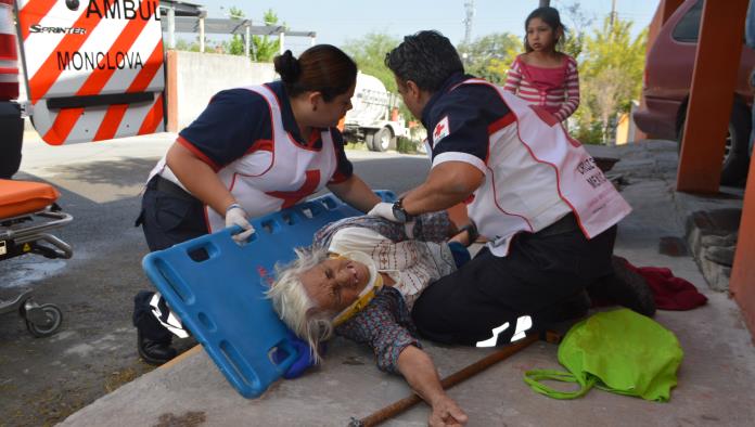 ¡Cae abuelita!