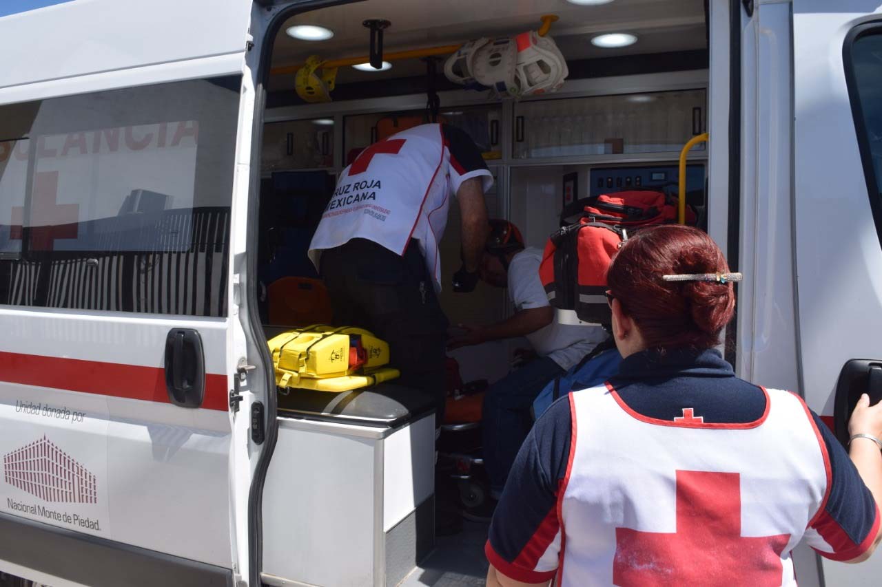 Lesiona a motociclista al chocar por alcance