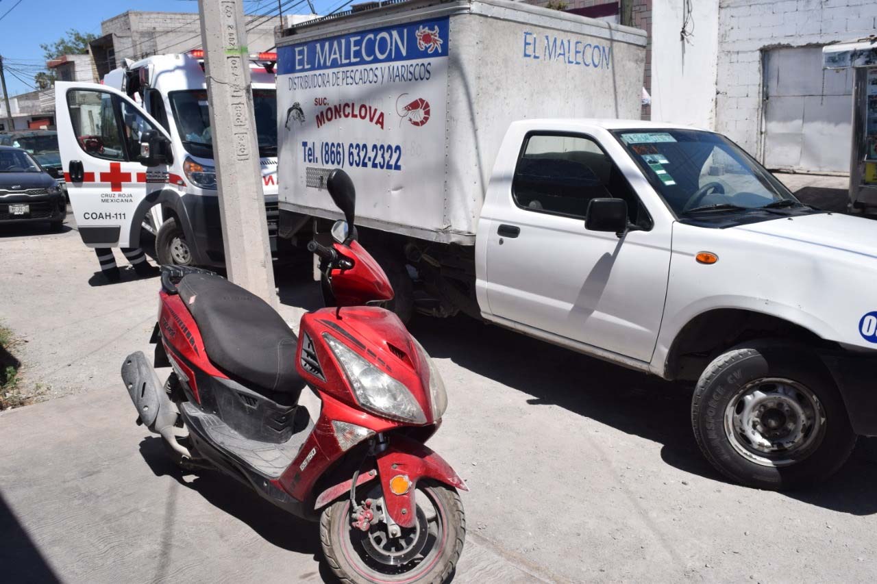 Lesiona a motociclista al chocar por alcance