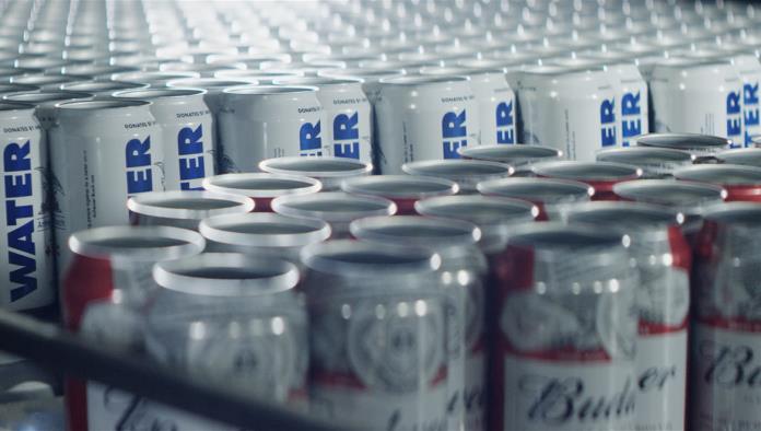Cervecera que produce Budweiser enviará 300, 000 latas de agua a victimas del Huracan Florence