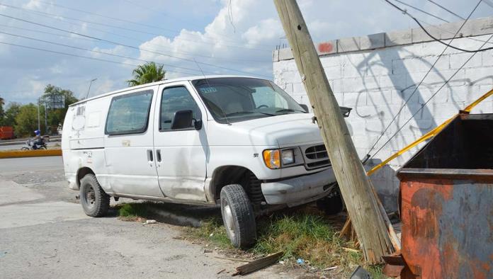 Estampa combi en poste de CFE