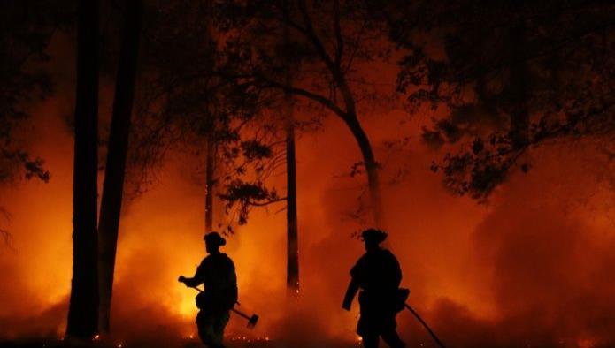 California: Miradas en compañía eléctrica, posible causa del incendio