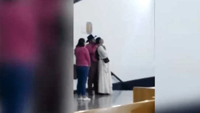 Un mormón entró a una iglesia católica, amenazó a una monja con un cuchillo