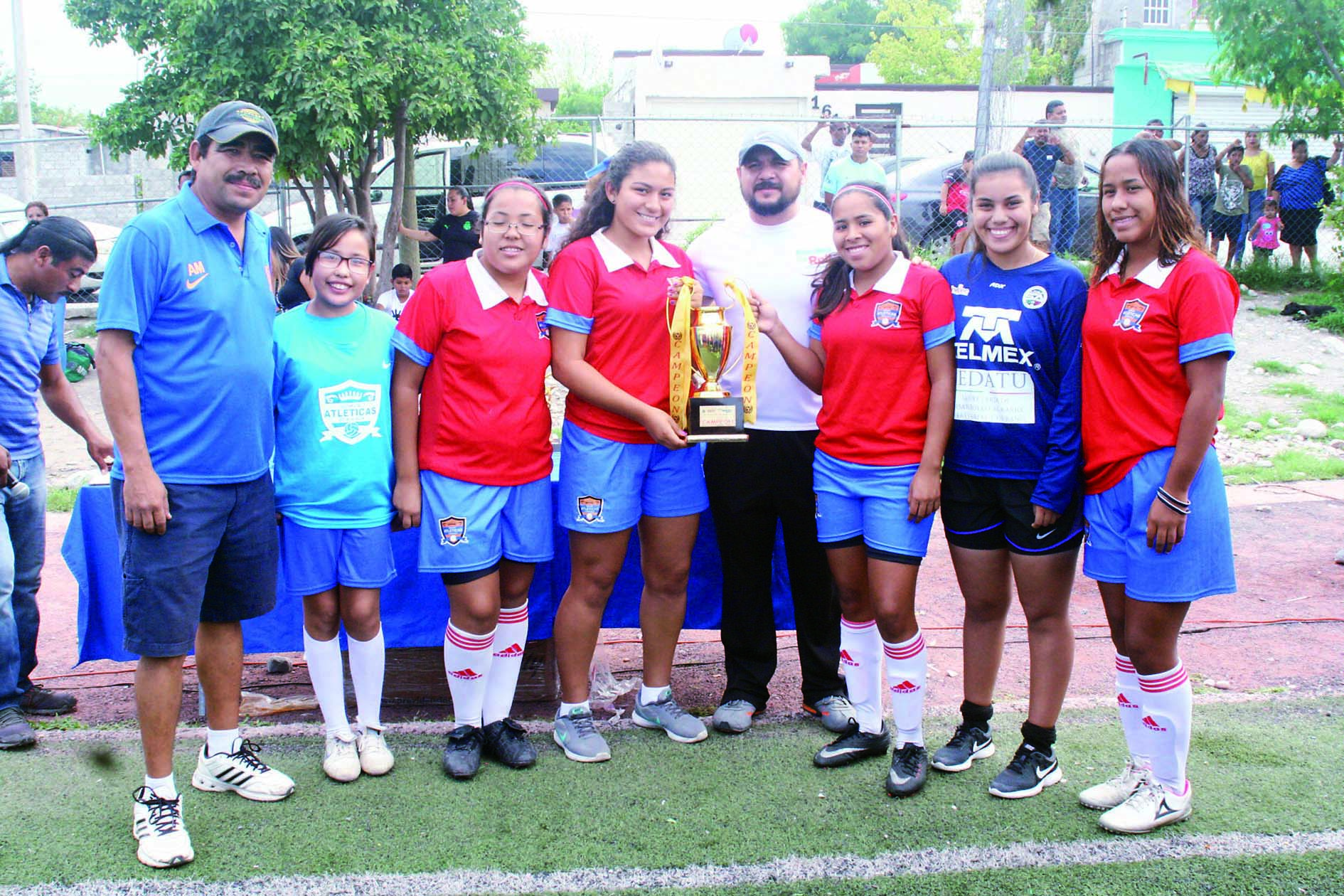 Premian a los Campeones