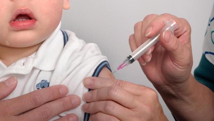 Aplican vacuna contra hepatitis