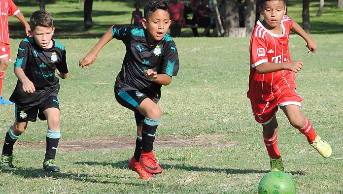 Por la mínima Santos supera Cenfor Soccer