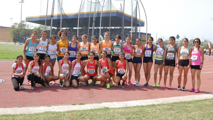 Gloria Estefany compite contra fuertes corredoras