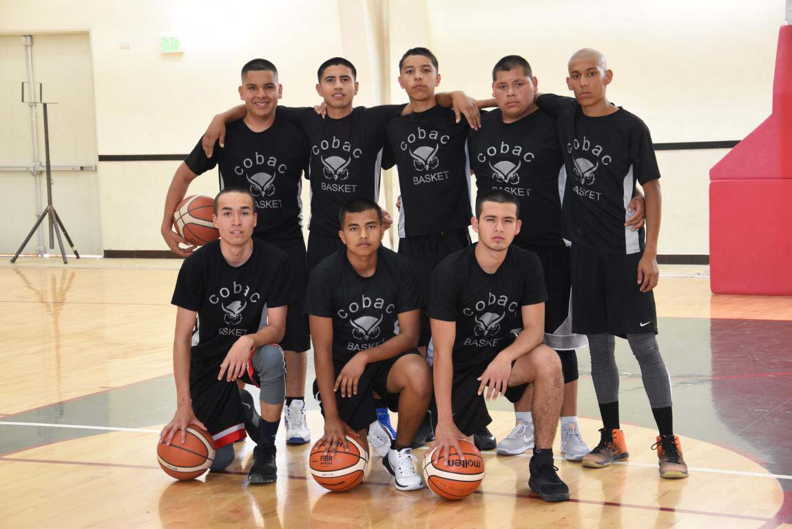 El equipo de básquetbol prepa 24 revalida su corona