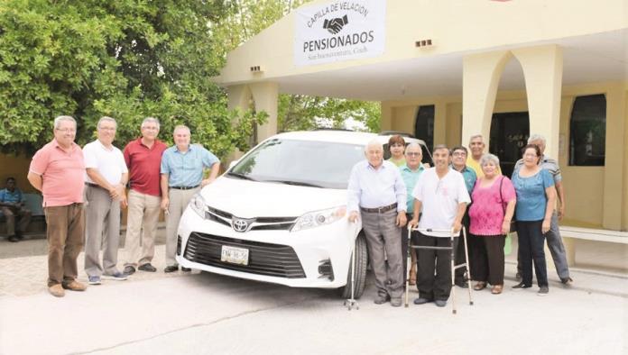 Adquieren pensionados nueva carroza fúnebre