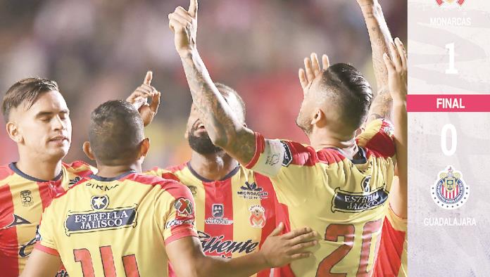 Chivas estrena técnico y se aleja de la Liguilla ante Monarcas