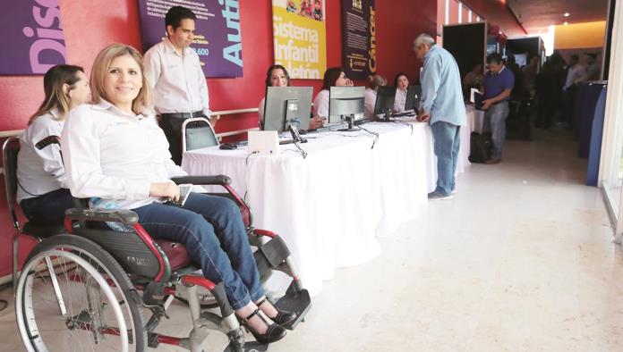 En Saltillo ofertan empleo para adultos y discapacitados.