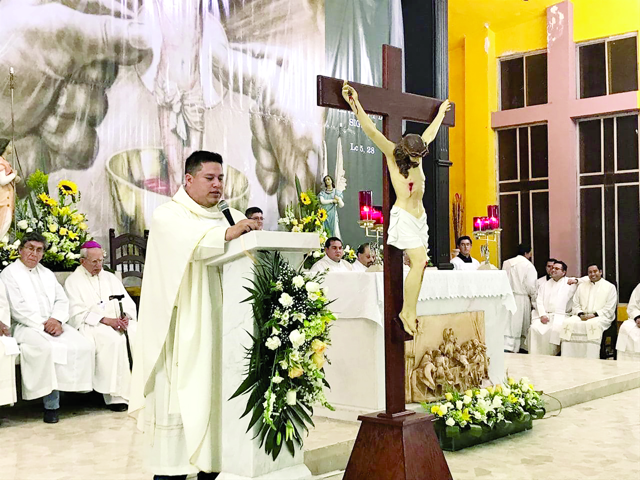 Ordena Obispo Vera a dos nuevos sacerdotes Oscar Martínez y Miguel Sifuentes