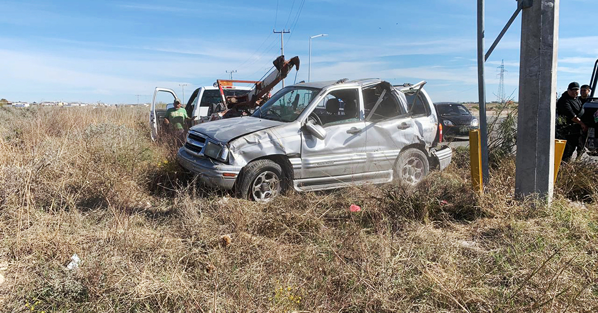 Abandona Camioneta