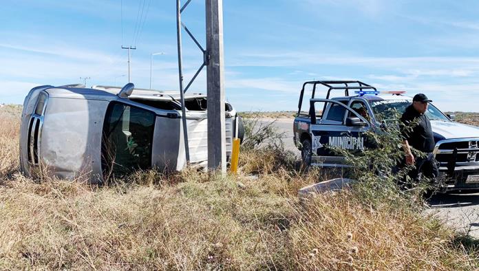 Abandona Camioneta