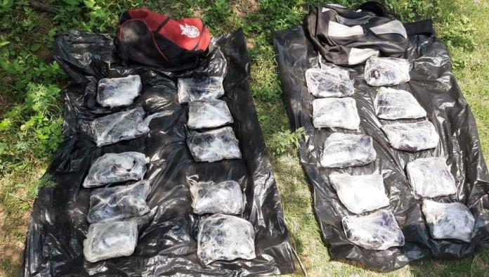 A las orillas del Bravo hallan mochila con 11 kilos de crystal