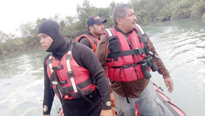 Apoya Bomberos de Acuña en Sabinas para la búsqueda de una persona ahogada