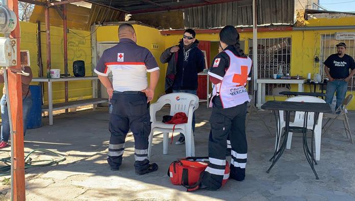 Se llevan de corbata a repartidor de pollo 