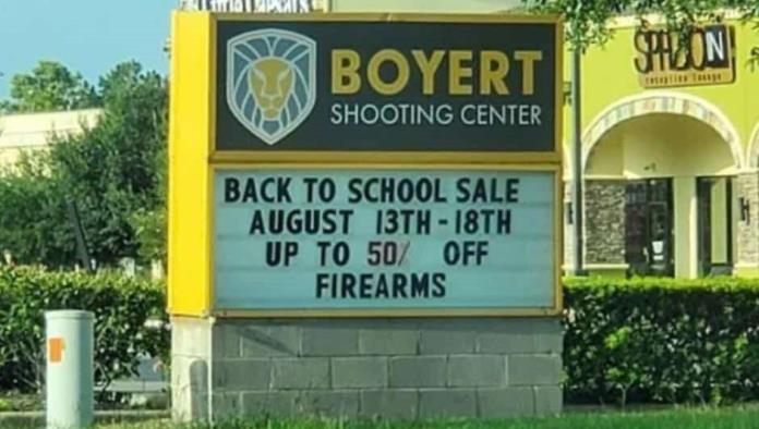 Ofertan armas por regreso a clases en Texas