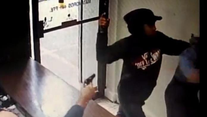 Ladrón es repelido a balazos y muere en negocio del centro de Monterrey (video)