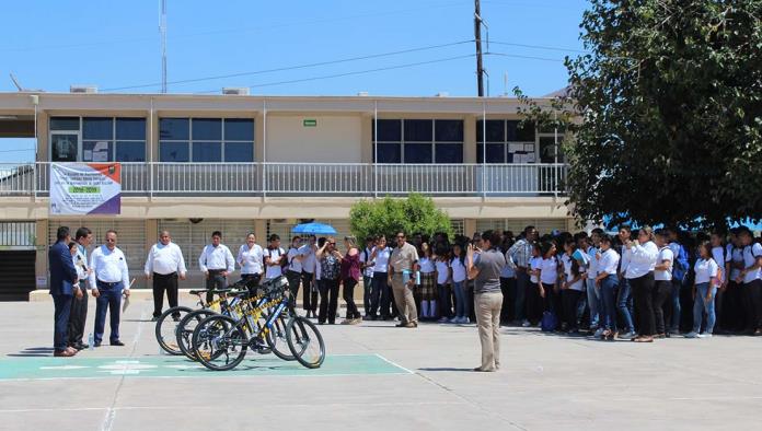 Entregan bicis eléctricas a guardias de la UA de C