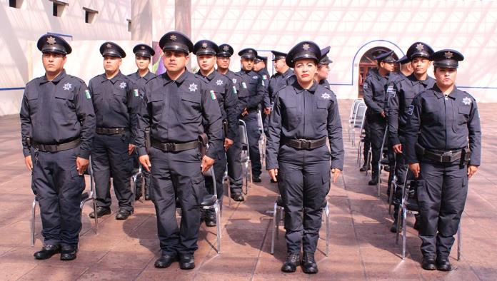 Se integran 17 nuevos policías