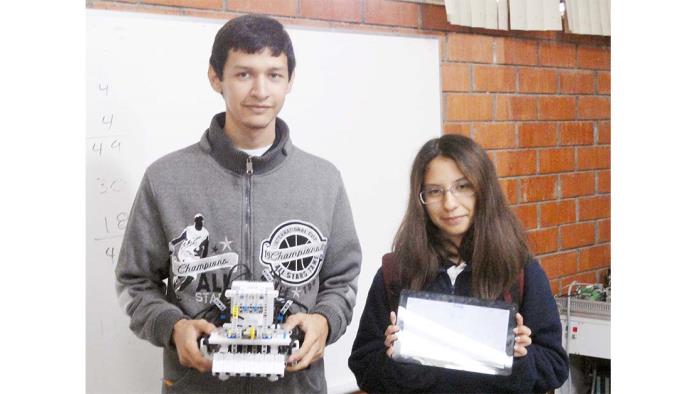 Gana CECyTEC San Buena concurso de robótica