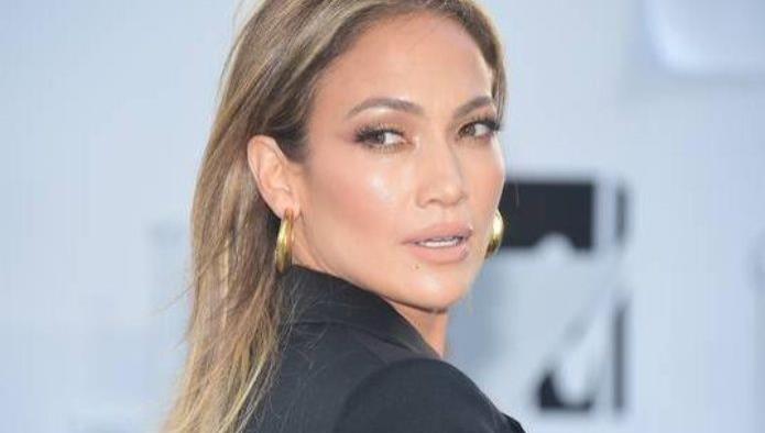 Demandan a Jennifer Lopez