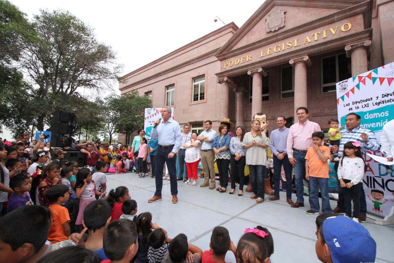 Celebra Congreso a niños de Coahuila