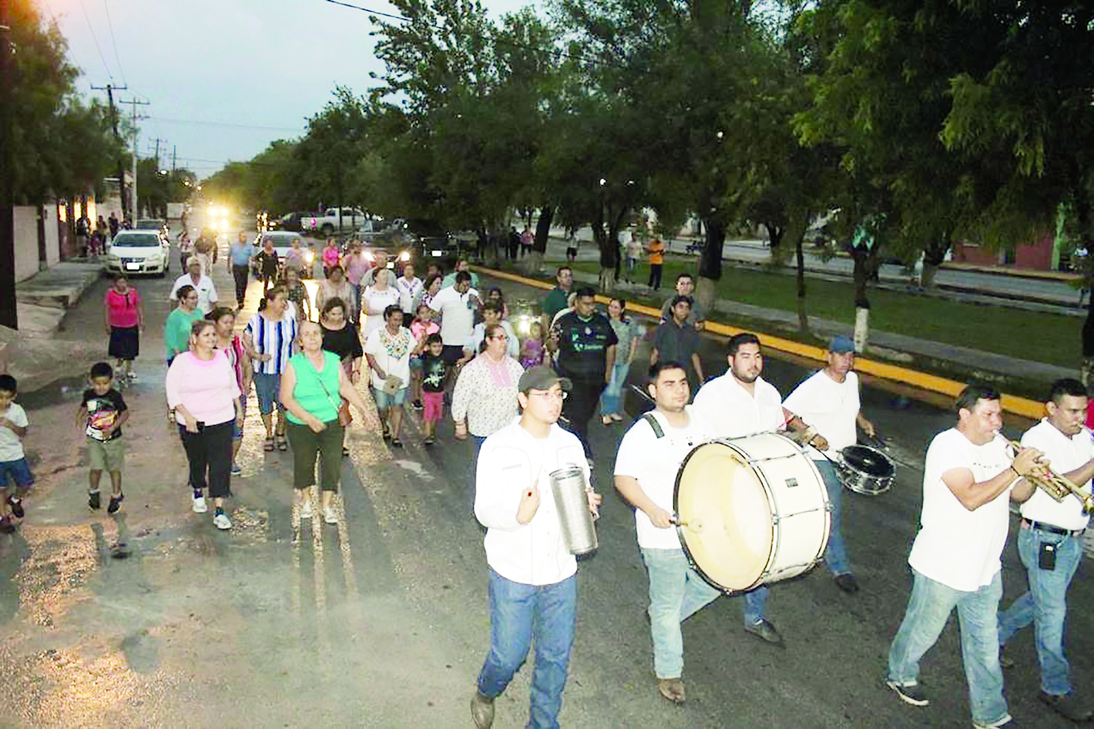 Bailan sanbonenses en su callejoneada