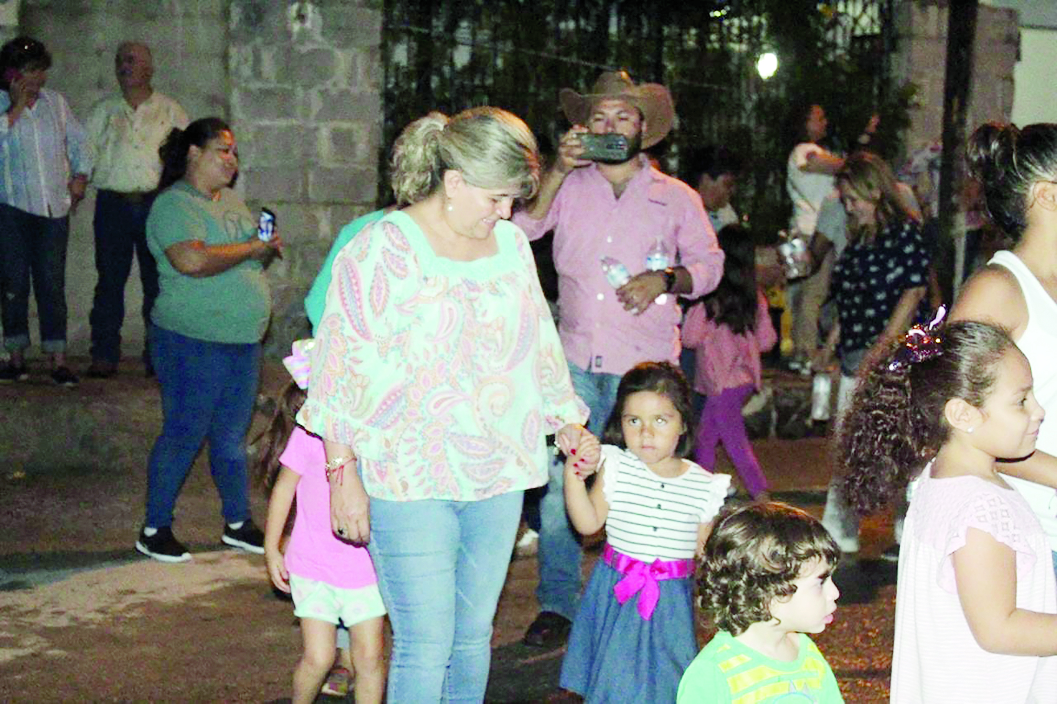 Bailan sanbonenses en su callejoneada