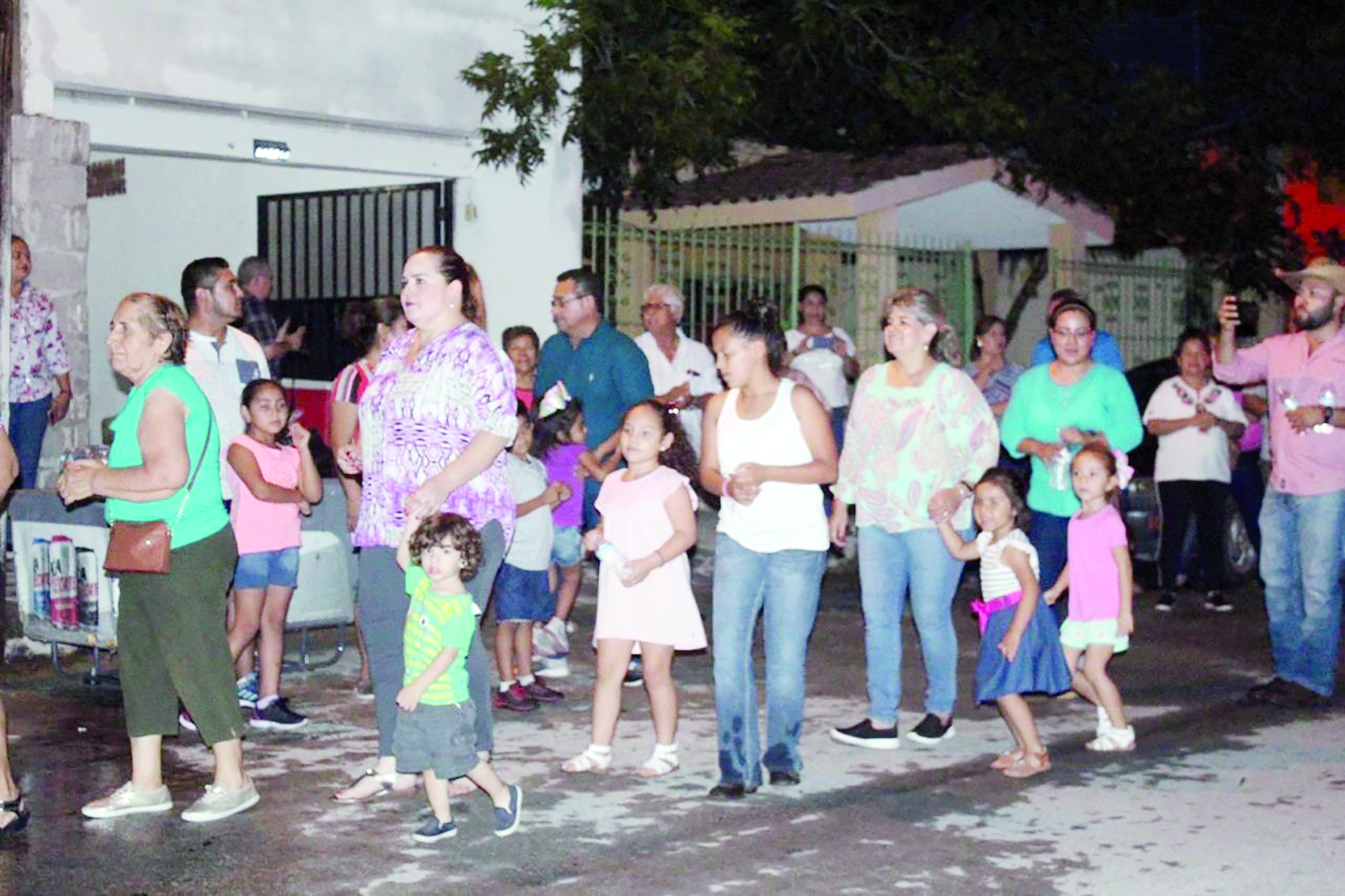 Bailan sanbonenses en su callejoneada