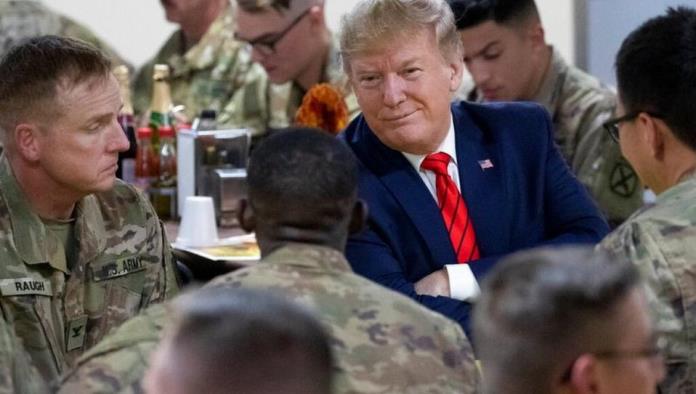 Trump realiza visita sorpresa a tropas de EU en Afganistán