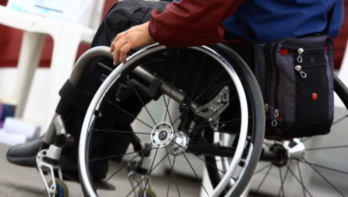 Entregarán 28 sillas de ruedas a discapacitados